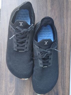 Flux Women's Adapt Runner Black Gum Running Athletic Barefoot Knit Shoe Size 8.5